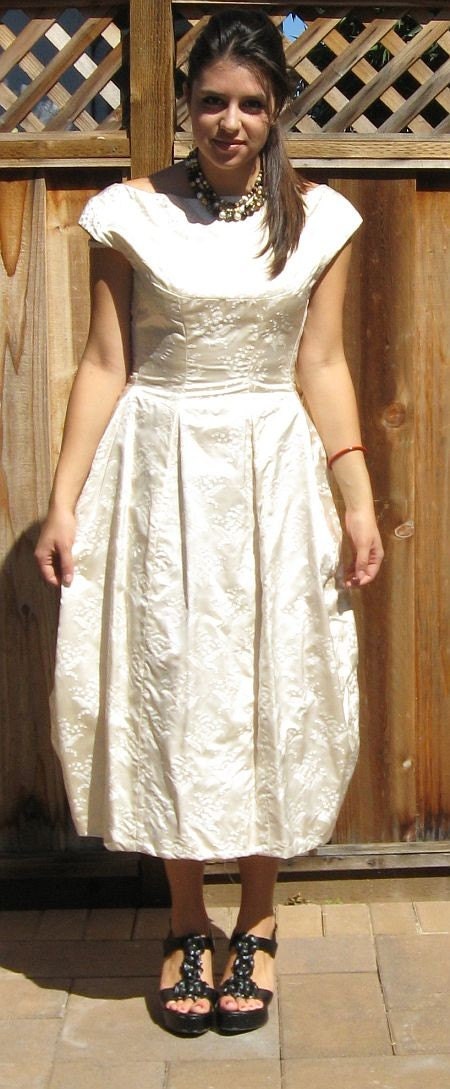Vintage 50s Lilly of the Valley Ivory Brocade Wedding Dress Gown B38