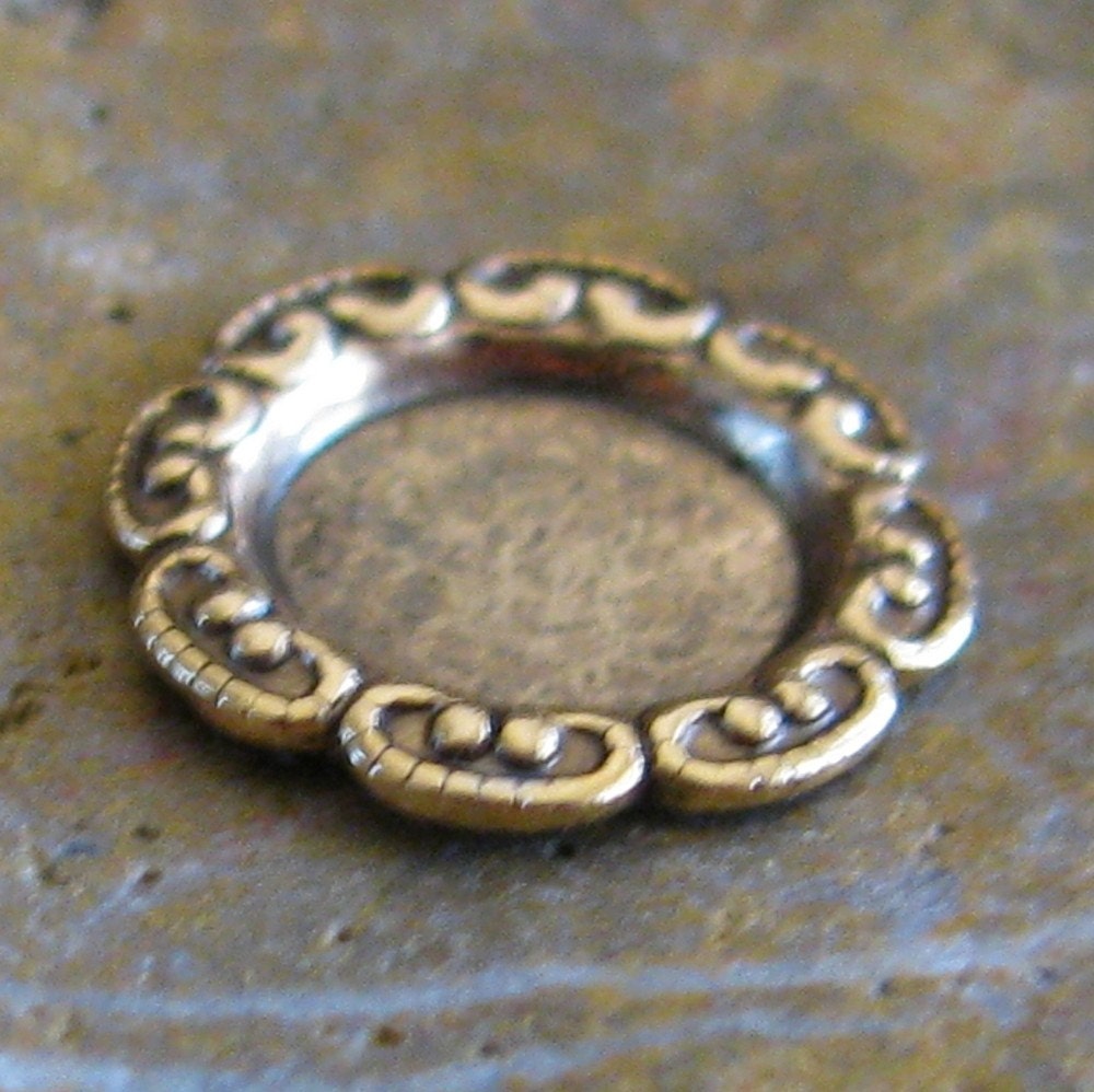 12 Antique Gold Round Filigree Rhinestone Setting  Findings 154
