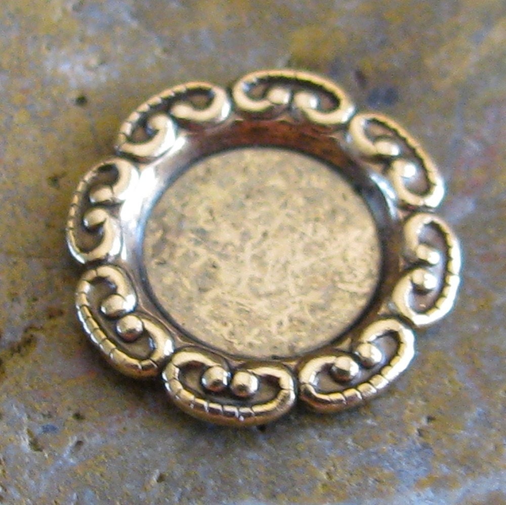 12 Antique Gold Round Filigree Rhinestone Setting  Findings 154