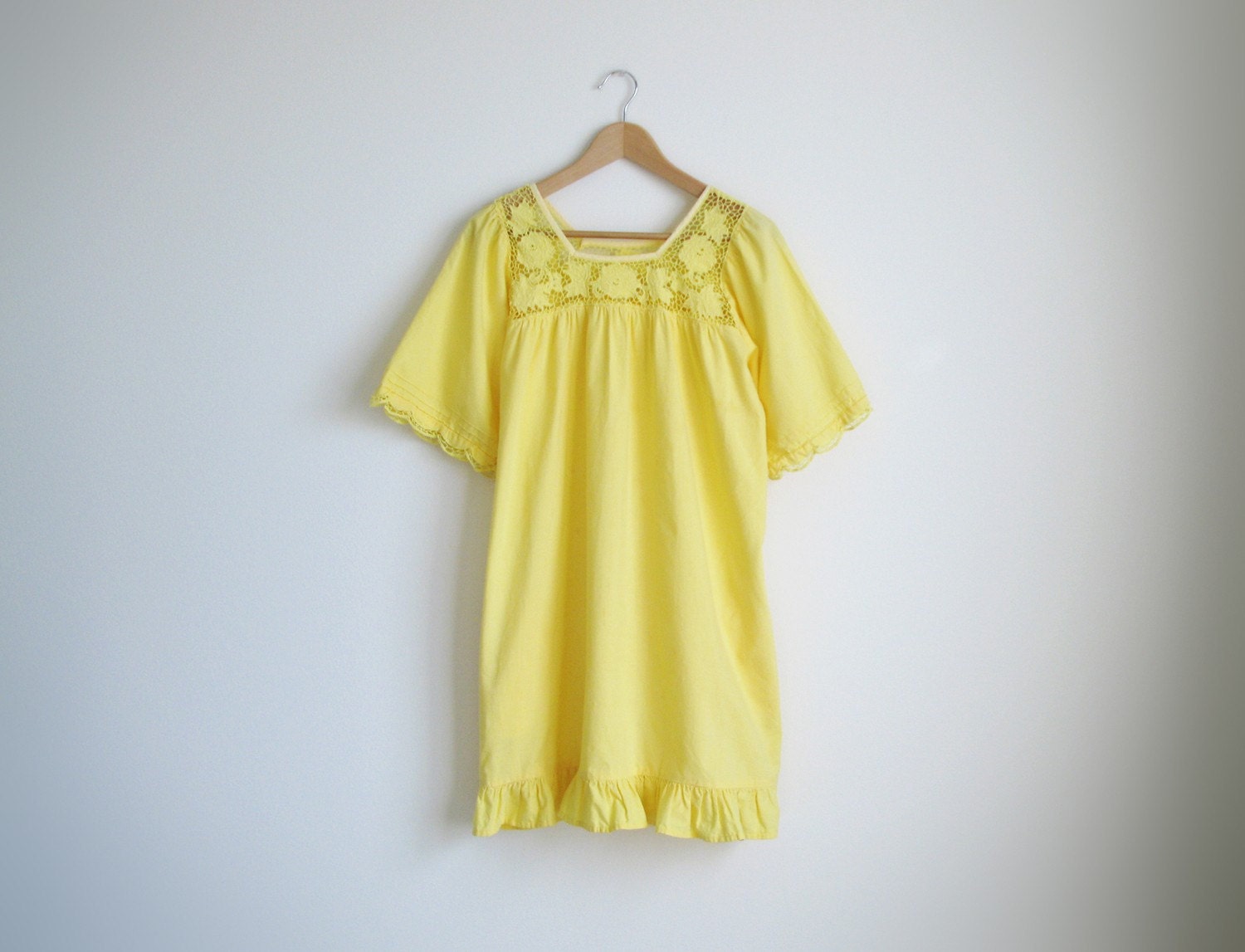 The Flitter Knitter: Vintage Crochet Mini Dresses