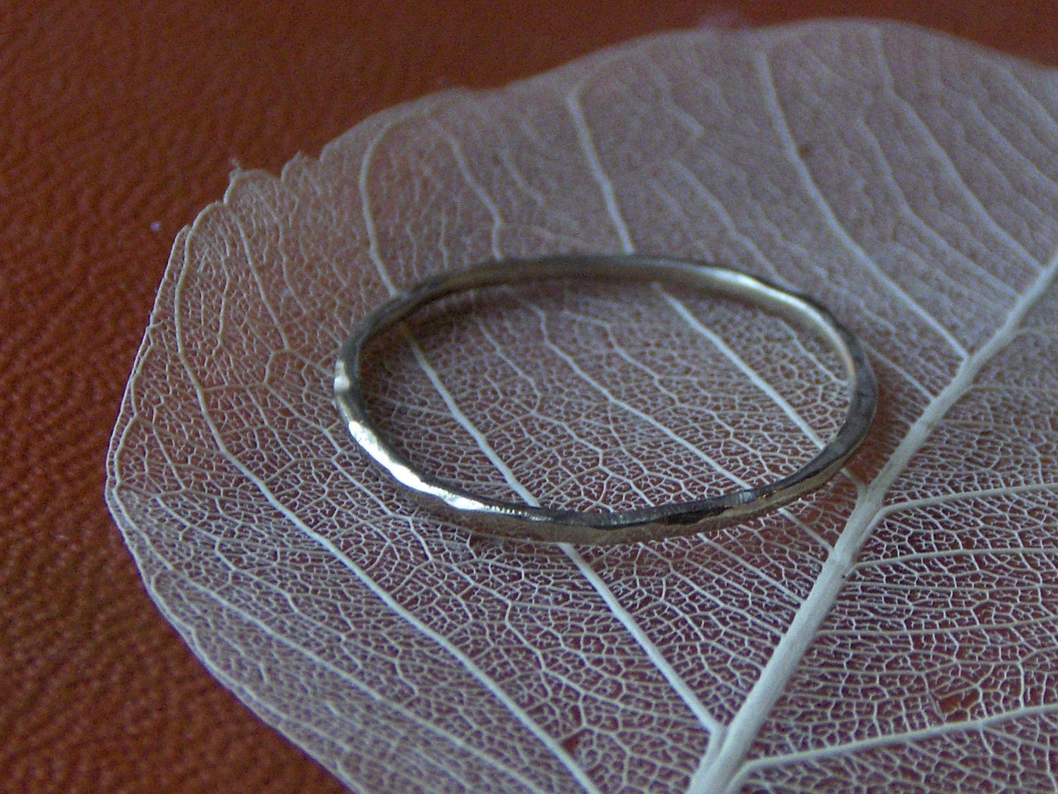 simple 10k white gold hammered stacking ring