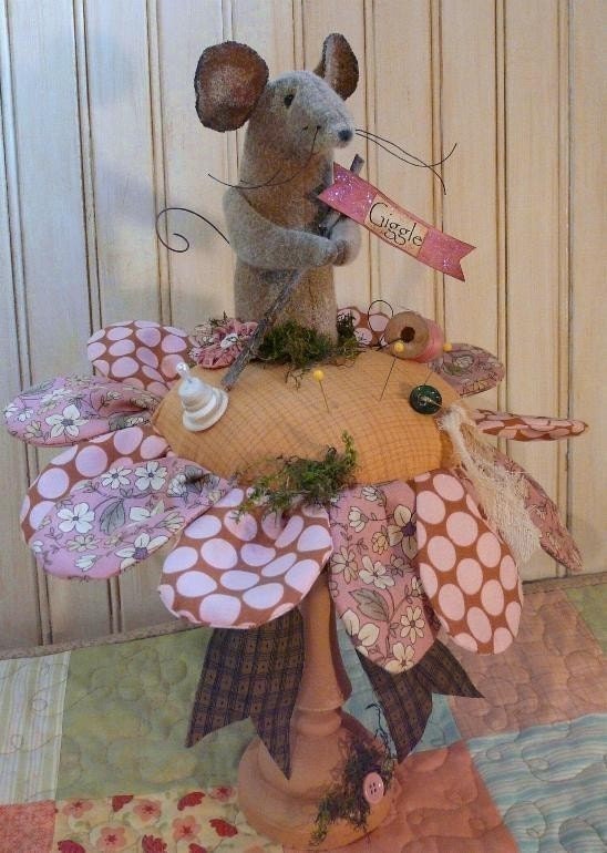 Lil Posie and Mouse Pin keep E pattern - Big pincushion wool amy butler fabric pdf flower primitive  sewing notion