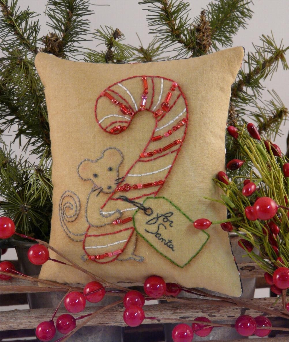 Christmas MOUSE Stitchery E Pattern - primitive PDF pillow candy cane pinkeep tag pin cushion tuck embroidery