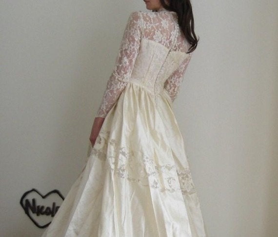 antique lace wedding dresses