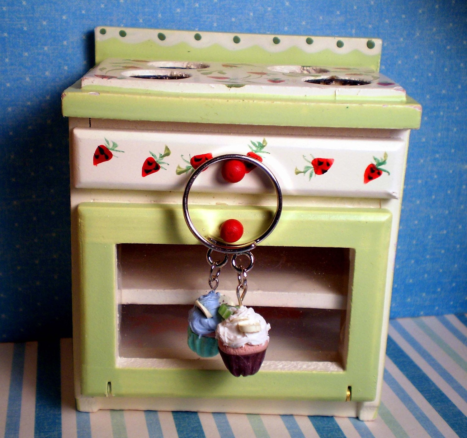Dangling Cupcake Charm Ring