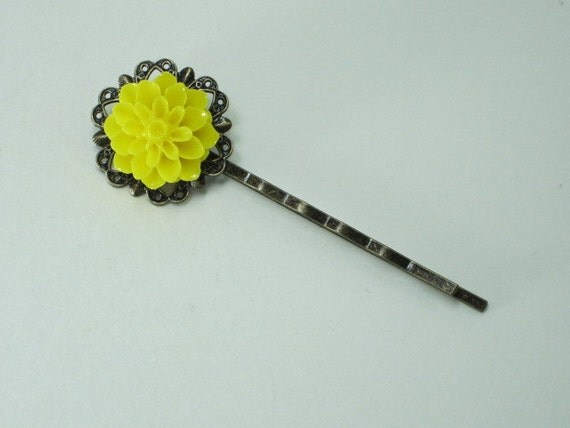 Vintage Inspired Lucite Flower Bobby Pin - 1 Piece Yellow Mum on Bronze Filigree Setting
