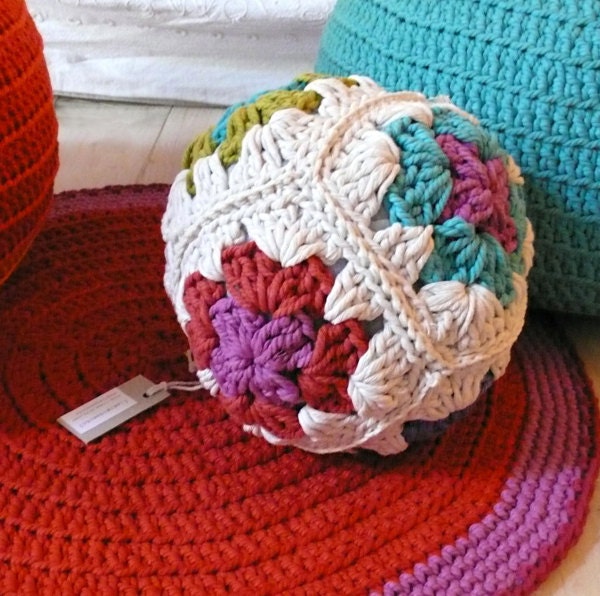 Crochet Pillow Ball - Vovó Praça