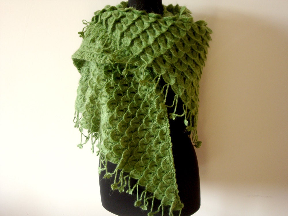 کریسمس هدیه Handknit تمساح موی مرغوز شال سبز / بی اعتنایی تلقی / capelet / گرم / سرقت
