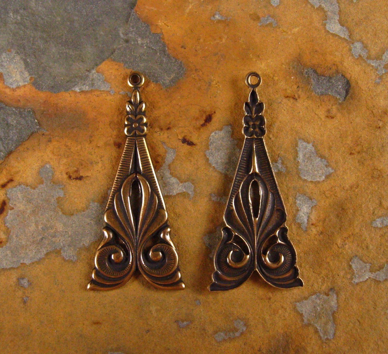 LOW SHIPPING 2 Antique Gold Tamar Deco Drop 15mm  x 34mm -  Trinity Brass