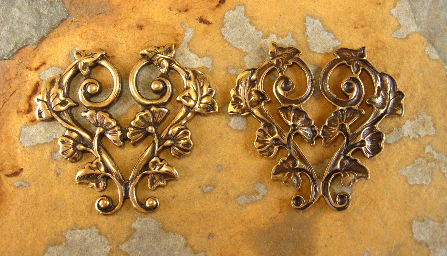1 Antique Gold Morning Glory Heart Pendant 30mm x 28mm -  Trinity Brass Co. LOW SHIPPING