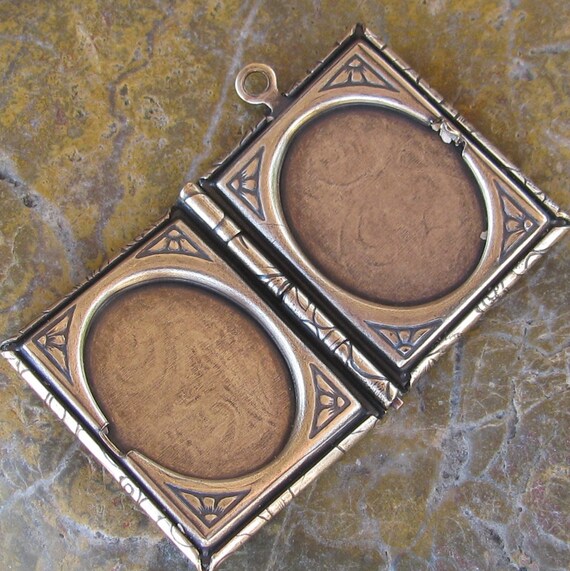 1 Antiqued Brass Etched Book Locket 763