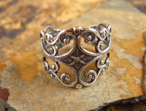 LOW SHIPPING 1 Antique Silver Filigree Finger Ring  -  Trinity Brass