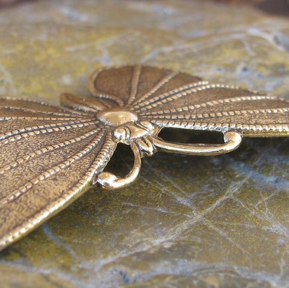 Sale - 1 New Antiqued Gold Brass Butterfly Metal Stampings Jewelry Finding Embellishment CO038