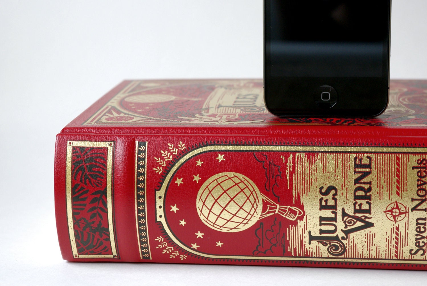 Jules Verne Book Charging Dock for iPhone and iPod