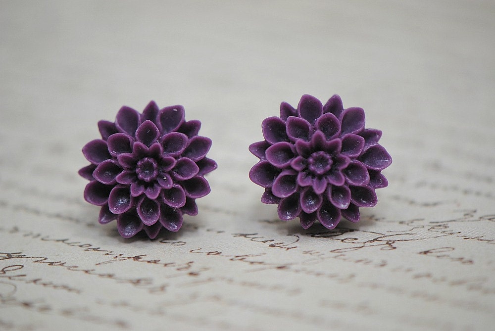 Purple MUM Chrysanthemum Stud Earrings - Violet Love