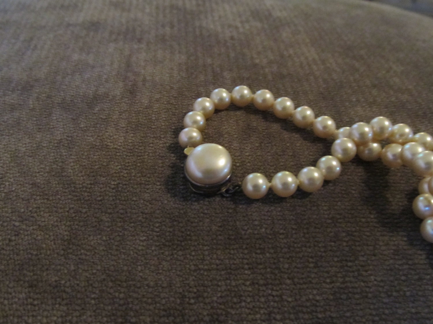 Pearl Necklace 12"  Lovely Vintage Beautifly Aged Faux Strand
