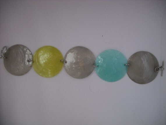 Round Multicolor Shell Bracelet