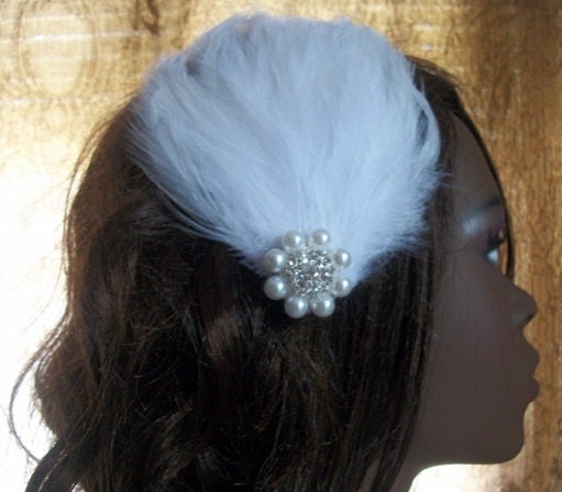 Cream White Feather Fascinator With Pearl and Rhinestone Brooch