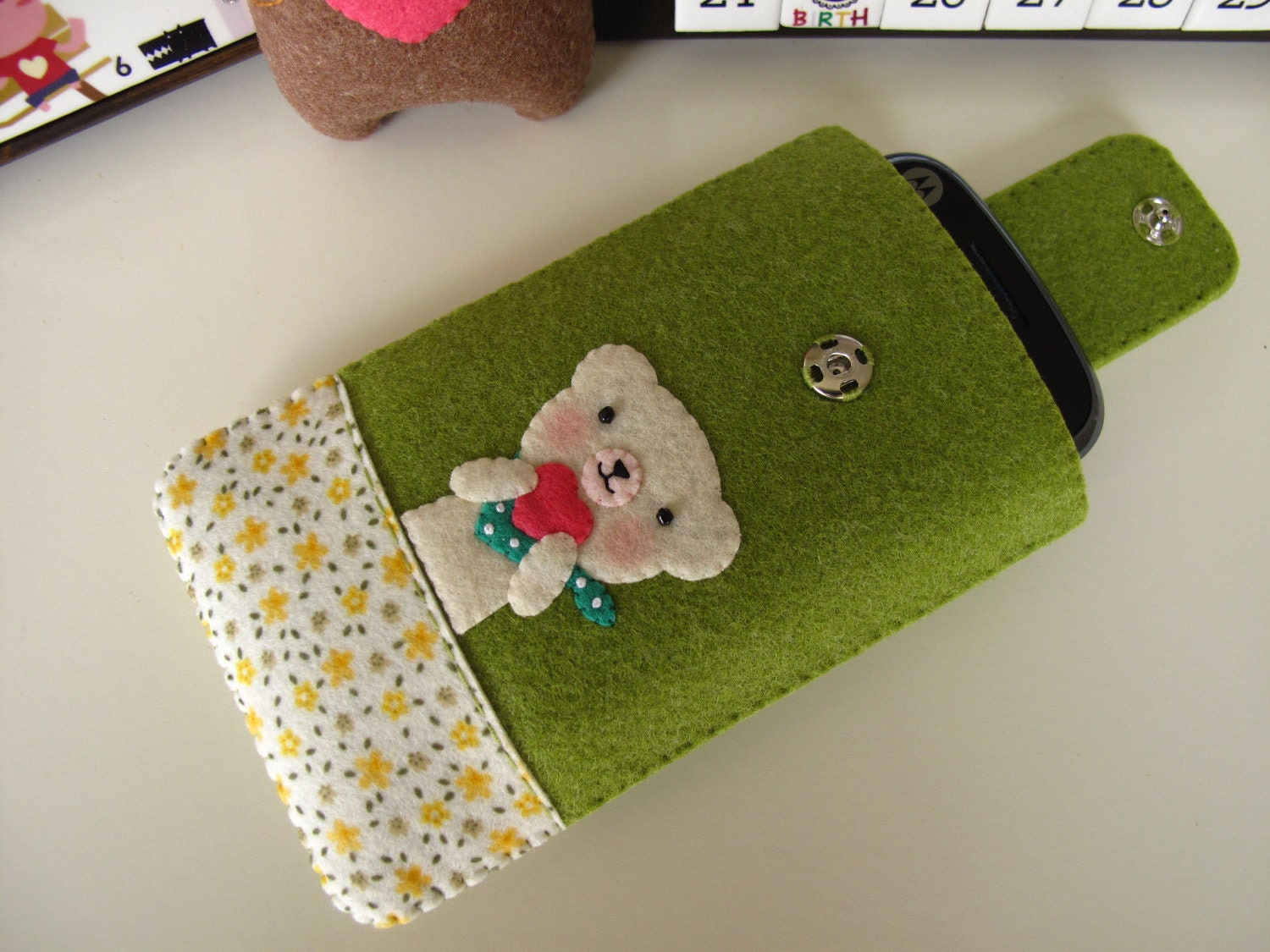 iPhone 4 case / iPhone case / iPod Touch case - Bear with Heart, Olive Green (Custom Size Available)