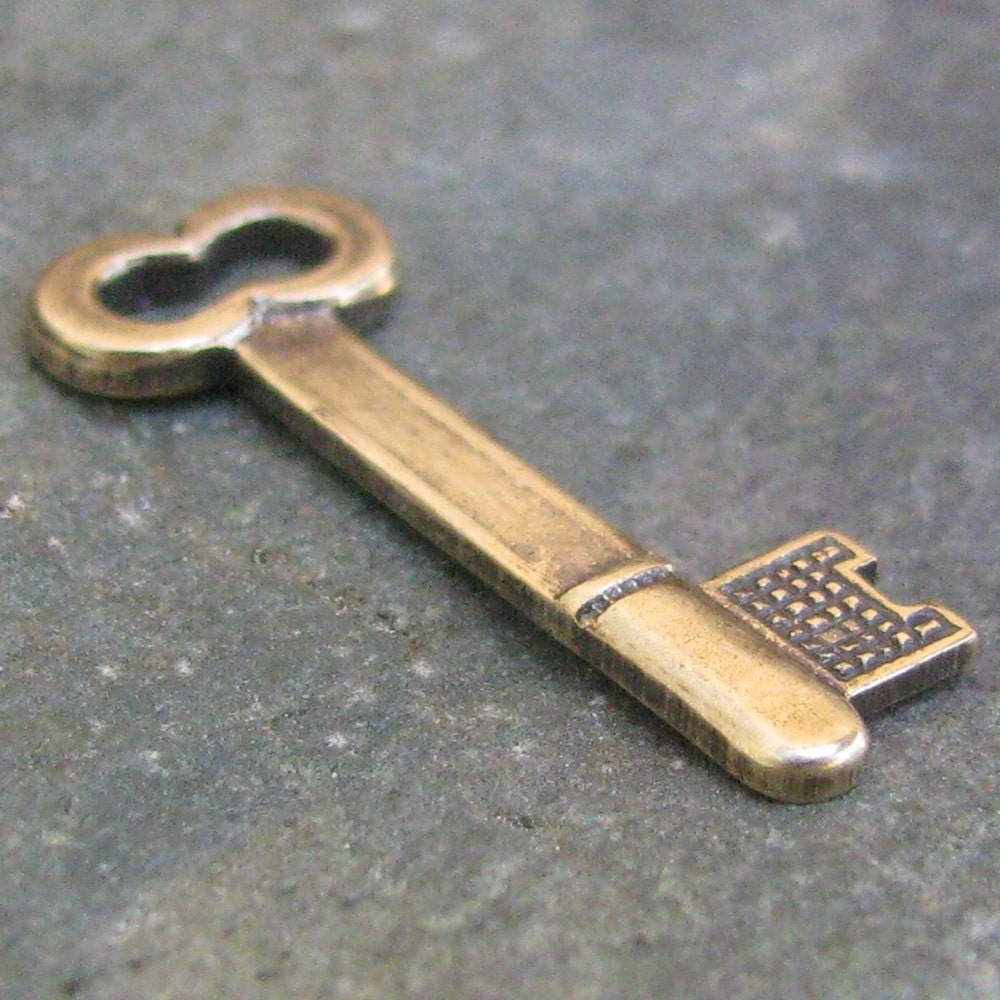 6 Antique Brass Small Victorian Key Charm Jewelry Finding 1302