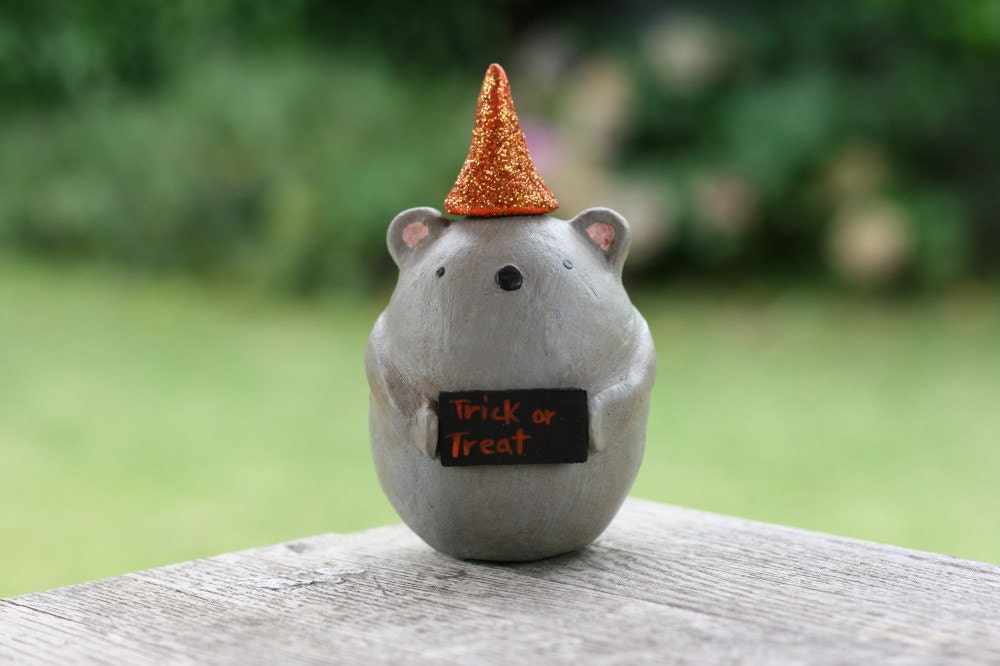 Tia the Trick or Treater Mouse