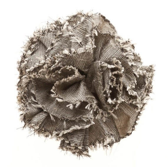 Flower Brooch – Kaki Grey