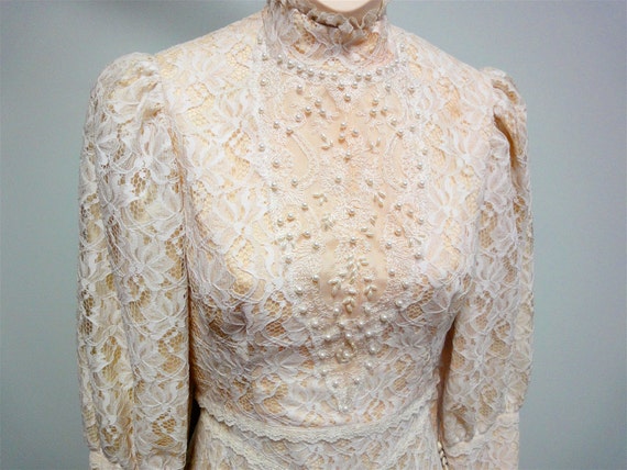 Vintage Hawaiian Lace Wedding Dress Cream Lace Illusion Victorian Style 