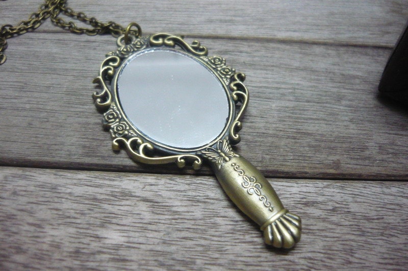 Antique necklace with vintage pendant (mirrow)