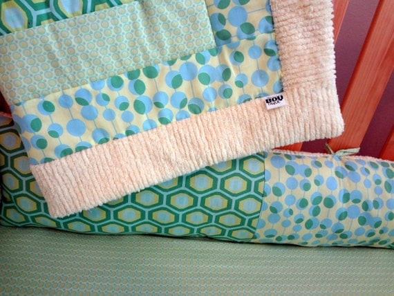Custom Crib Bedding Set. Hooty Hoot Starburst Green. Made to Order