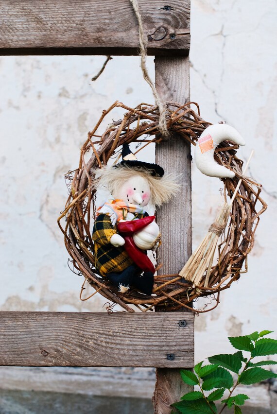 Autumn wreath "House spirit". Home decoration, front door decor.  Halloween, Thanksgiving day. Brown, white, wood, nature, eco friendly.