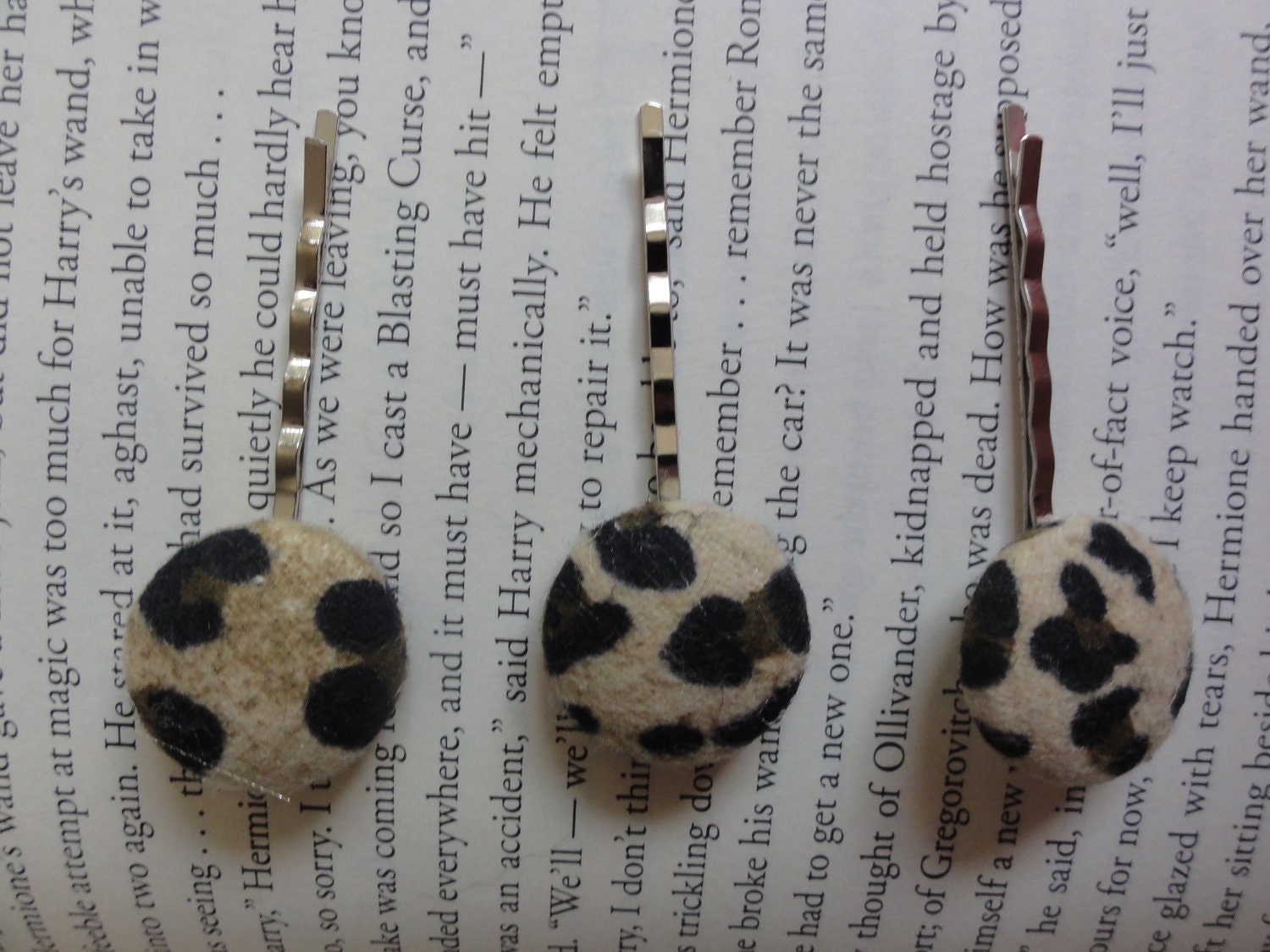 Leopard print bobby pins