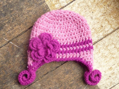 Beautiful handmade crocheted girls hat with flower. Newborn / baby. Great photo prop.
