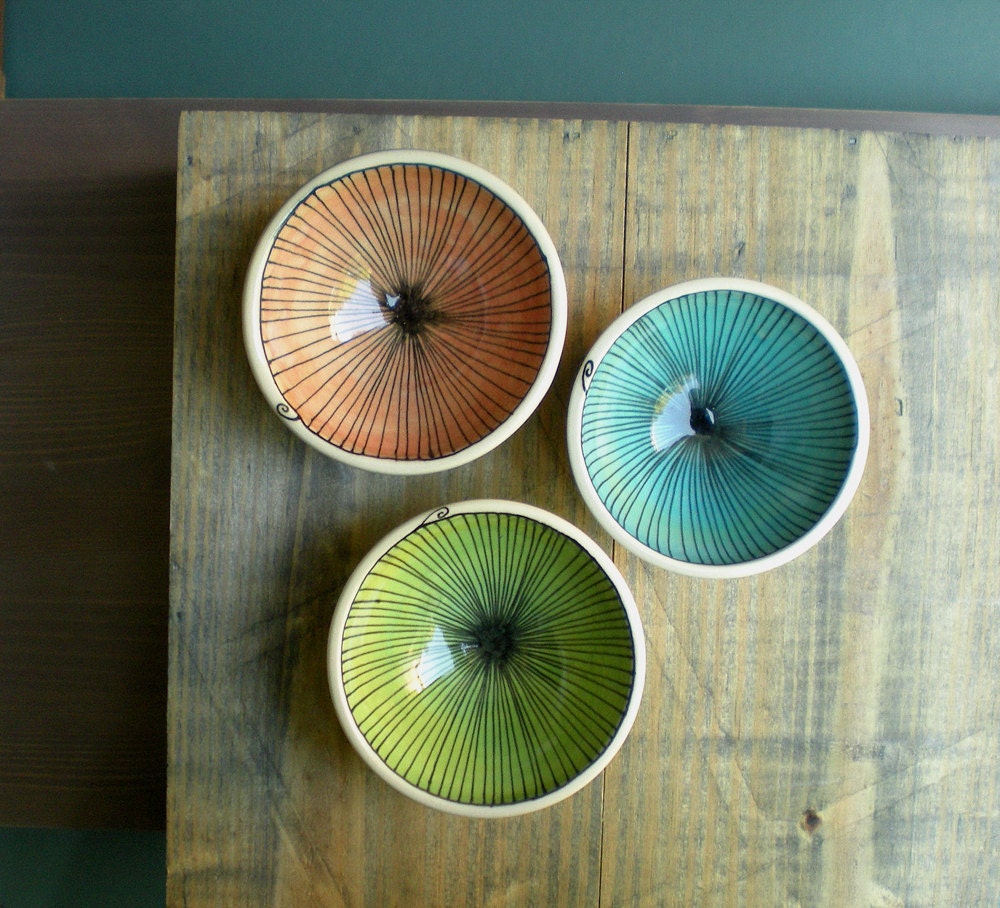 three bowls with pinwheel design