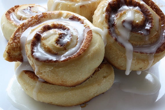 Cinnamon Buns Scented 8 oz Soy Tin Candle