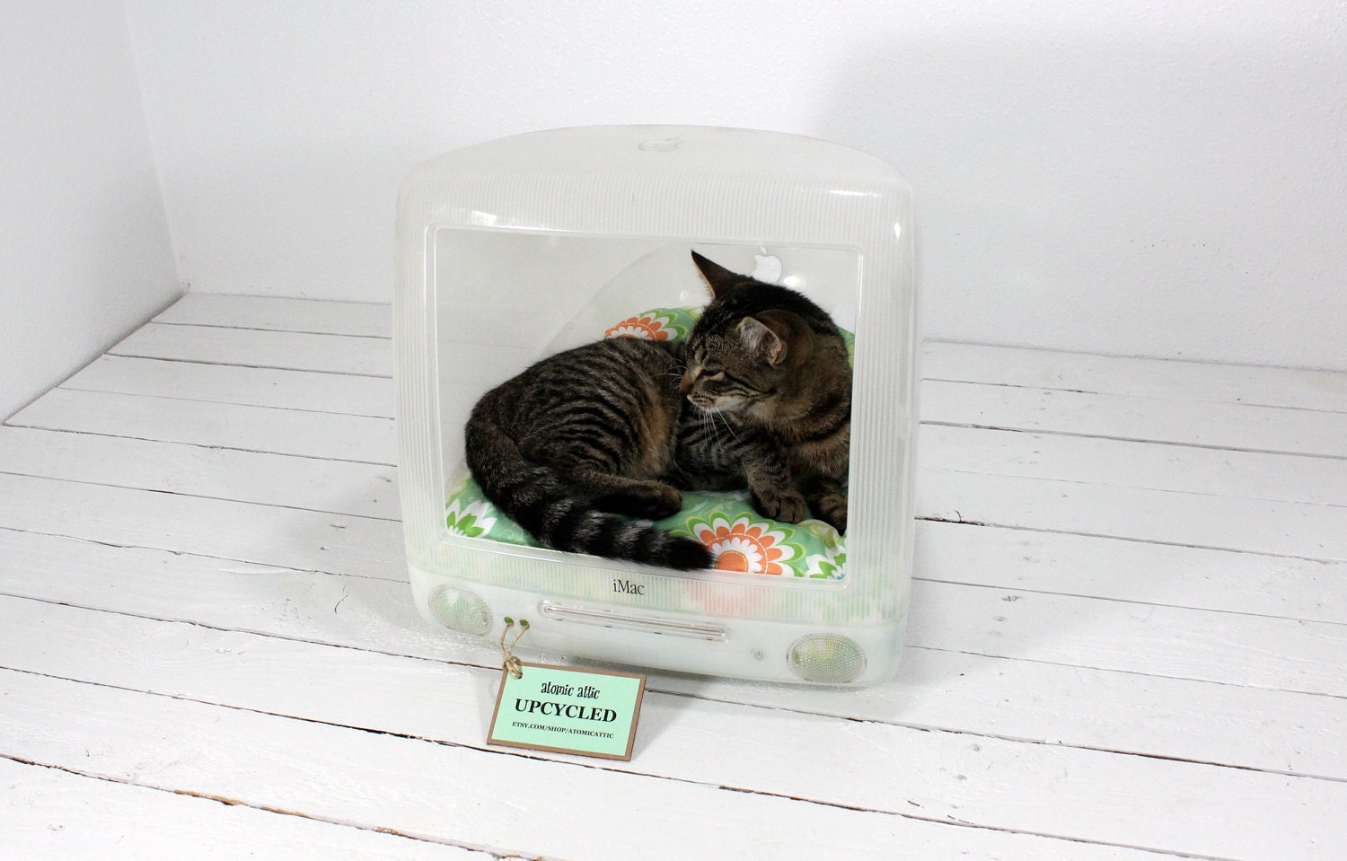 Customize Your Upcycled Apple Computer Pet Bed