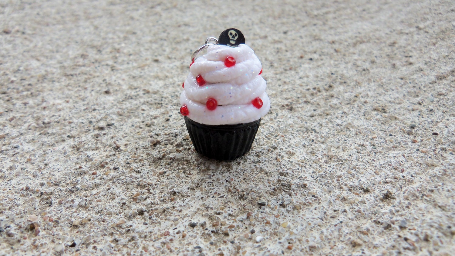 Skull and Crossbones polymer clay Cupcake charm From LilClaySweets