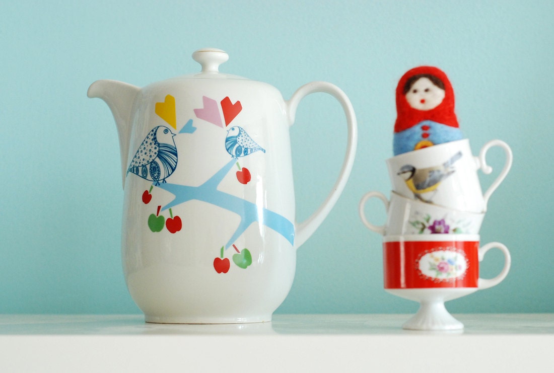 Extra extra large lovebirds in the apple tree teapot