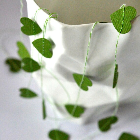 Tiny Paper Garland in a Box Hearts Green