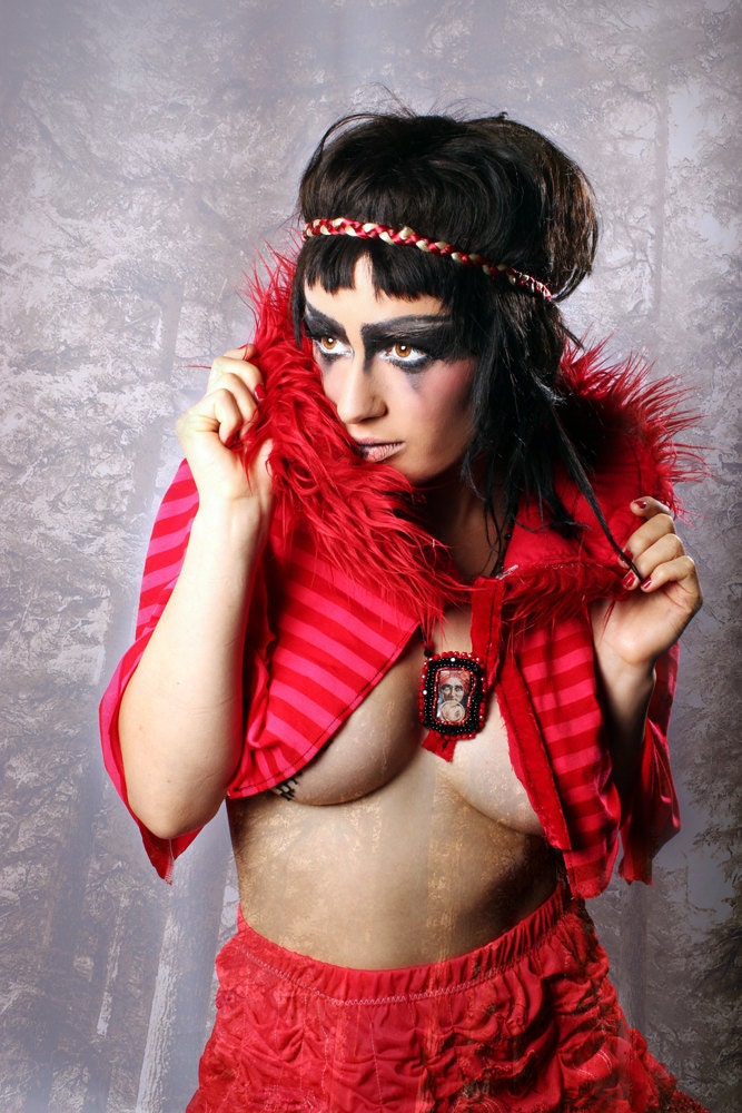 Gypsy Necklace Fortune Teller large chunky beaded cabochon black blood ruby red Crystals gaudy flashy Strange unique Glamourous Fashion
