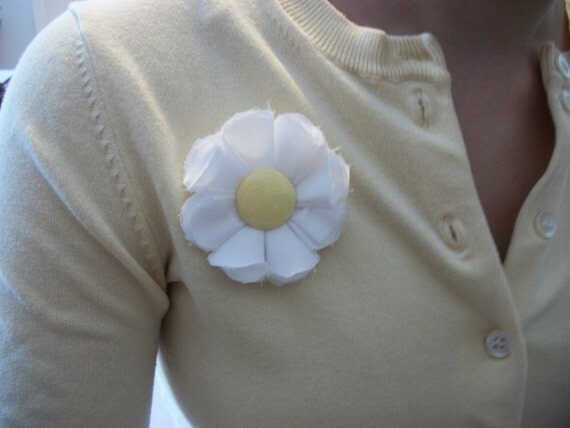 Jane Bennett - Yellow and White Daisy Pin