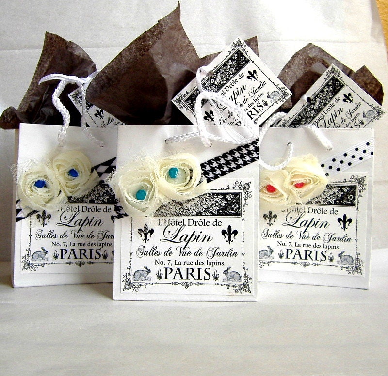 French Style Paris Hotel Label White Gift Bags with Fabric Flowers Set of 3