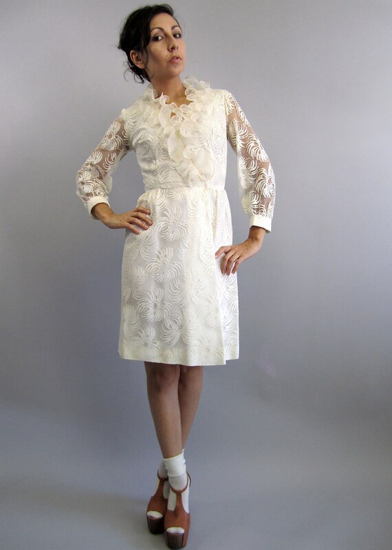 SALE Vintage 60's White Lace Origami Fan Ruffled Tuxedo Collar Dress S