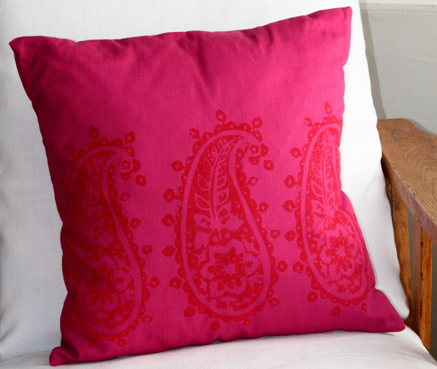 Paisley - Red on Pink - 45x45cm
