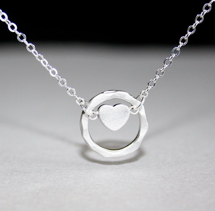 Heart Necklace with Hammered Circle in silver by smilesophie