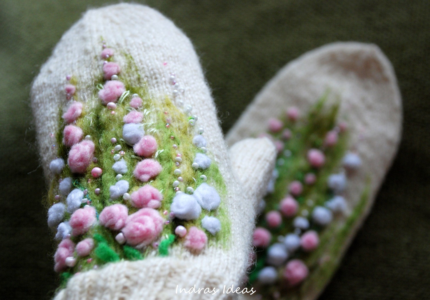 White winter style mittens - warm and beautiful