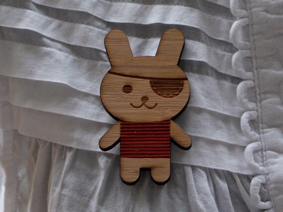 http://img2.etsystatic.com/il_570xN.285679378.jpg Pirate Bunny brooch