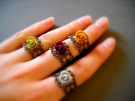Ruffled rose with filigree band