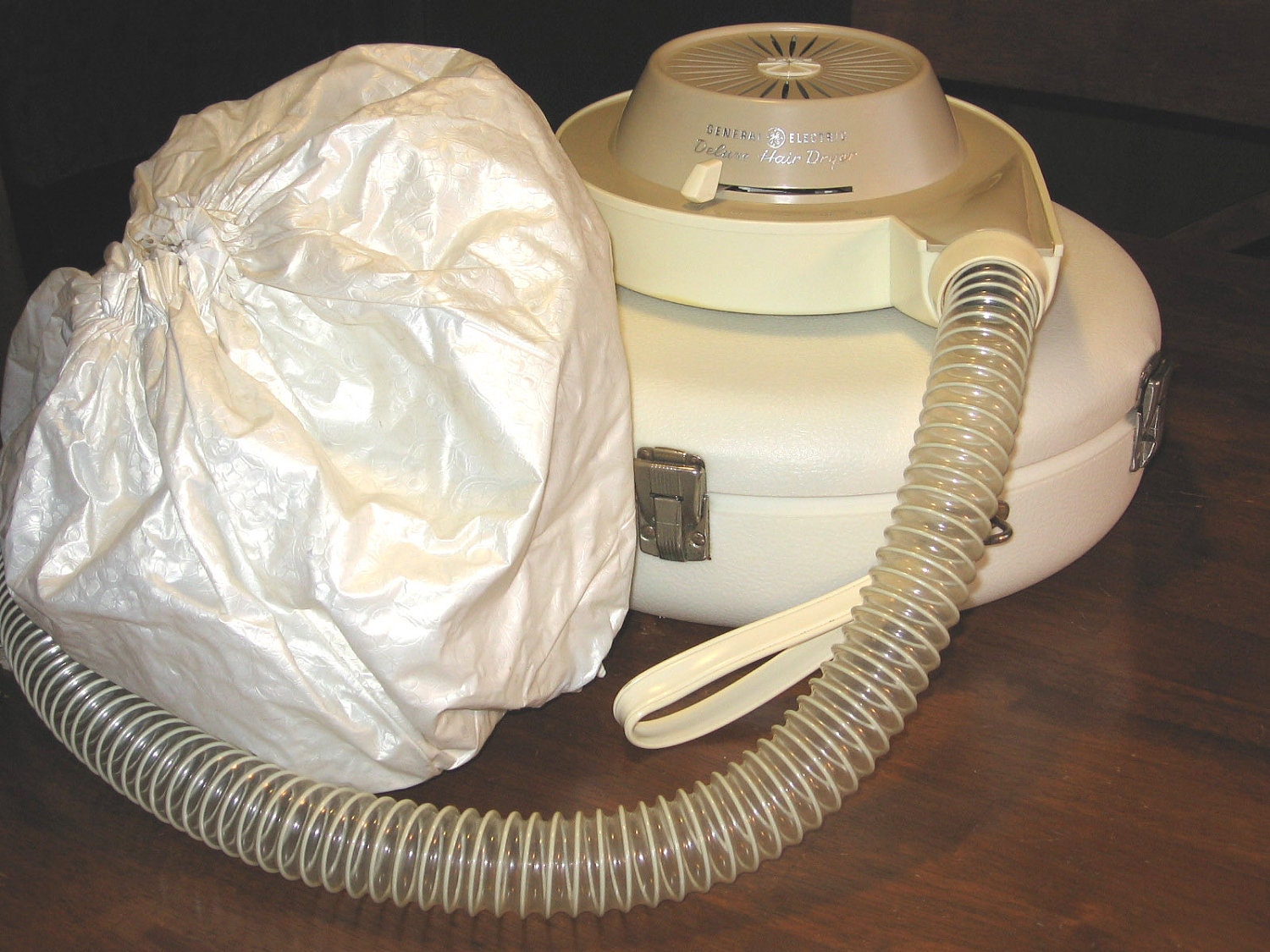 General Electric GE Vintage Bonnet Hair Dryer & Carrying Case