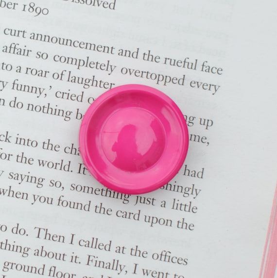 6 Vintage Hot Pink Buttons, 28mm