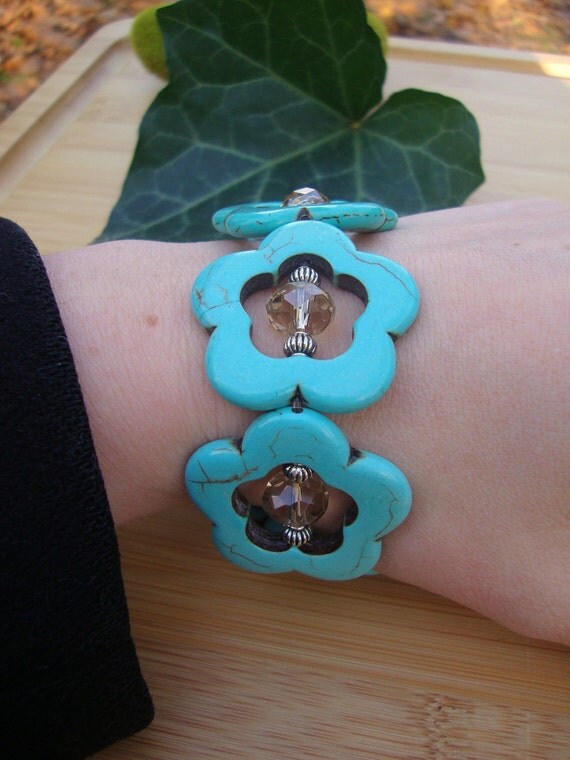 Howlite And Crystal Flower Bracelet Preview 3